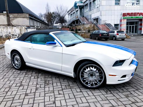 Ford Mustang 2014 белый - фото 12