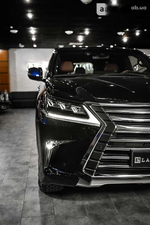 Lexus LX 2017 - фото 8