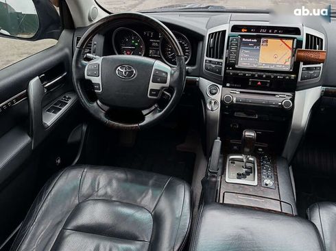 Toyota Land Cruiser 2013 - фото 28