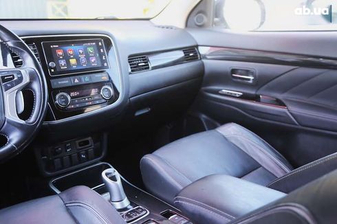 Mitsubishi Outlander 2017 - фото 14