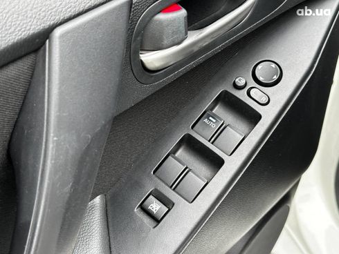 Mazda 3 2012 белый - фото 18