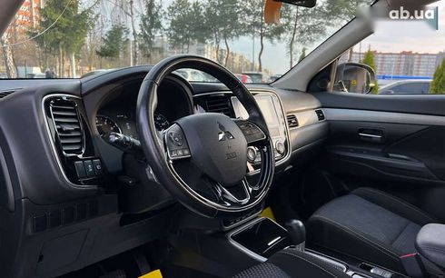 Mitsubishi Outlander 2017 - фото 17