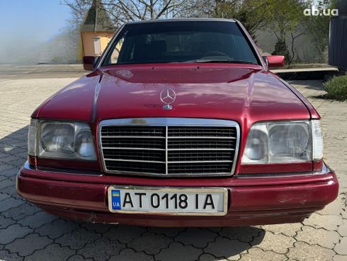 Mercedes-Benz E-Класс 1994 вишневый - фото 3