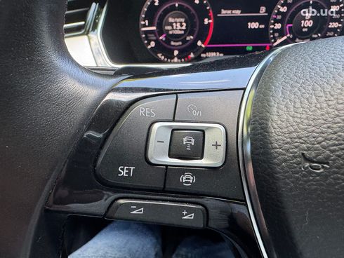 Volkswagen Passat 2019 серый - фото 17