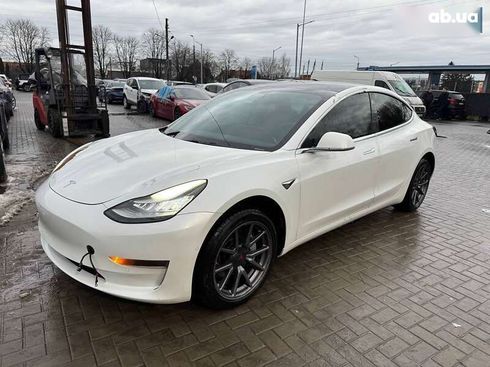 Tesla Model 3 2020 - фото 2