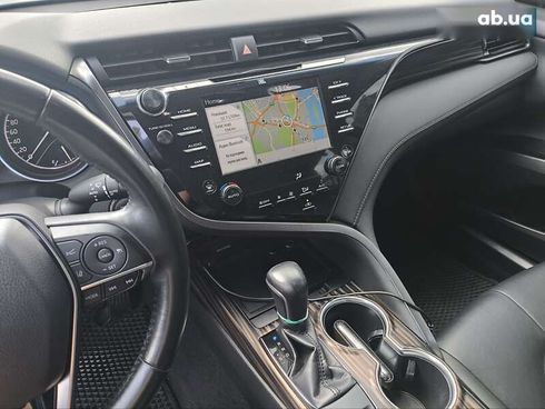 Toyota Camry 2019 - фото 16