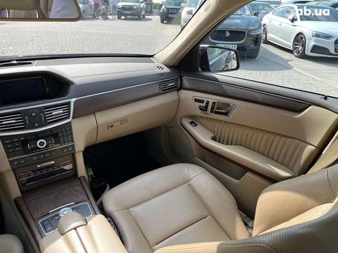 Mercedes-Benz E-Класс 2010 коричневый - фото 28