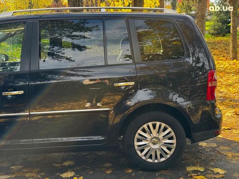 Volkswagen Touran 2007 черный - фото 10