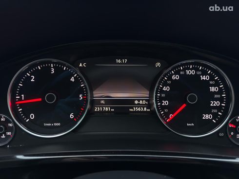 Volkswagen Touareg 2017 черный - фото 23
