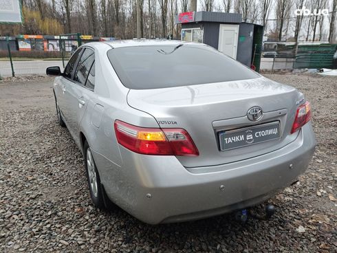 Toyota Camry 2006 серебристый - фото 6