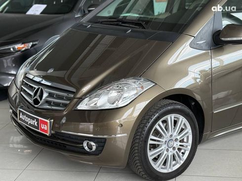 Mercedes-Benz A-Класс 2009 коричневый - фото 4