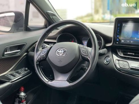 Toyota C-HR 2017 - фото 22