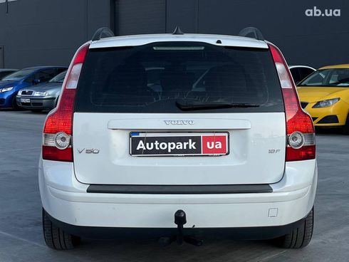 Volvo V50 2008 белый - фото 8