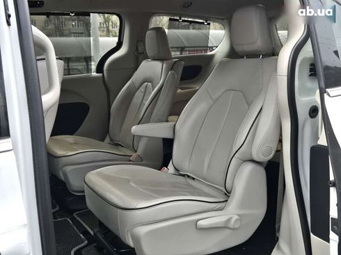 Chrysler Pacifica 2017 - фото 12