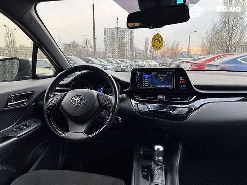 Toyota C-HR 2018 - фото 29