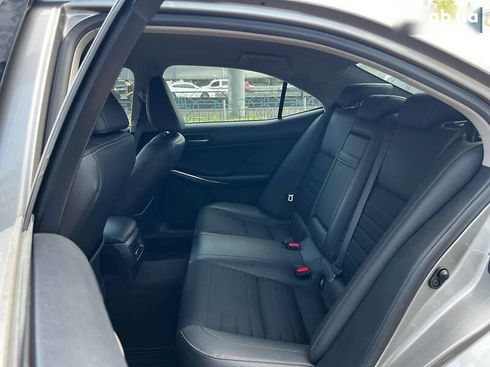 Lexus IS 2017 - фото 21