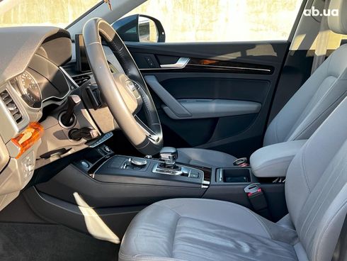 Audi Q5 2018 серый - фото 21