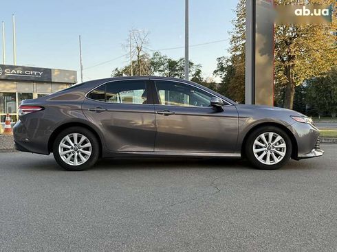 Toyota Camry 2019 - фото 8