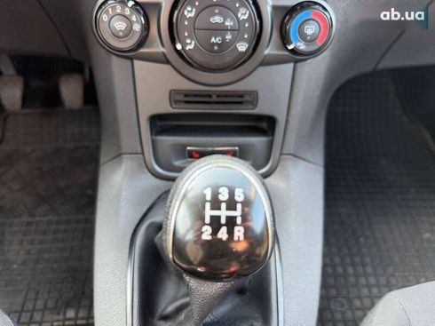 Ford Fiesta 2016 - фото 27