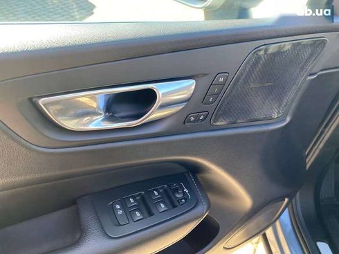 Volvo XC60 2019 - фото 11