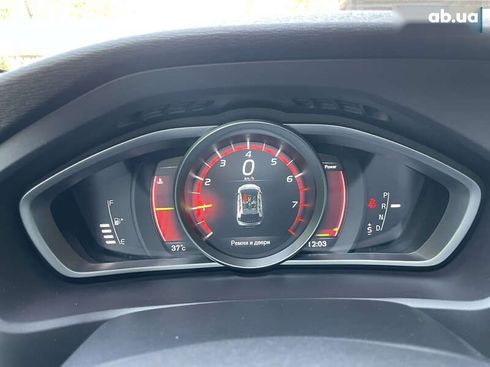 Volvo V40 Cross Country 2018 - фото 28
