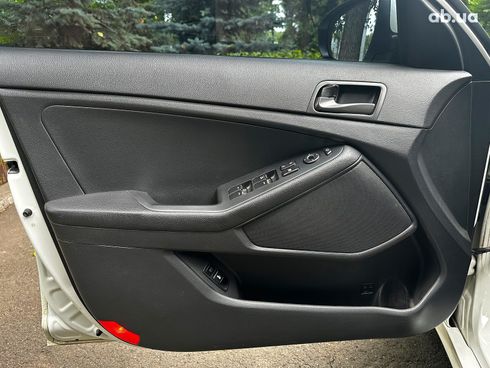 Kia K5 2013 белый - фото 10