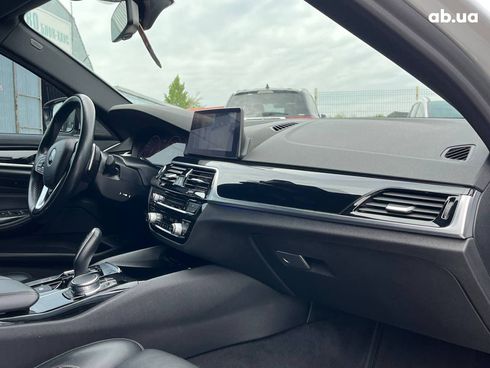 BMW 5 серия 2019 серый - фото 42