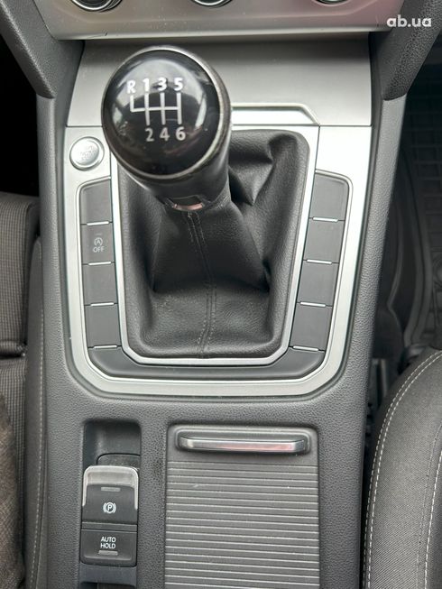 Volkswagen Passat 2017 черный - фото 6