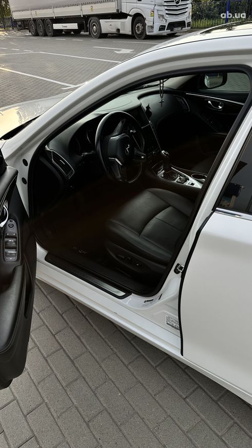 Infiniti Q50 2018 белый - фото 7