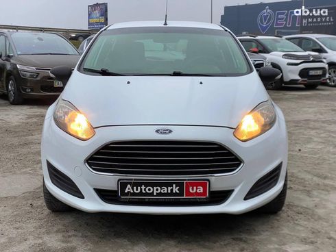 Ford Fiesta 2013 белый - фото 9