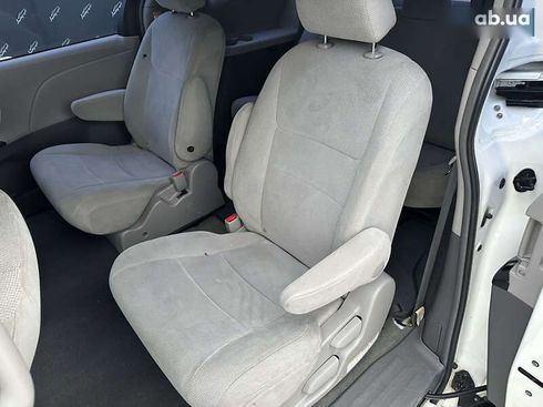 Toyota Sienna 2016 - фото 14