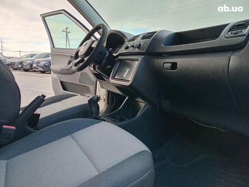 Skoda Fabia 2012 белый - фото 12