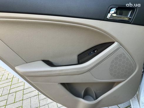 Kia Optima 2012 белый - фото 13