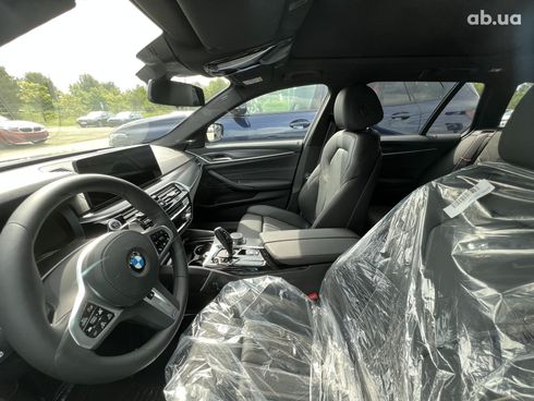BMW 5 серия 2023 - фото 35