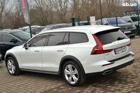 Volvo V60 Cross Country 2019 - фото 20