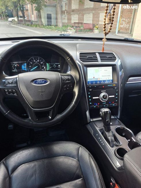 Ford Explorer 2018 серый - фото 2