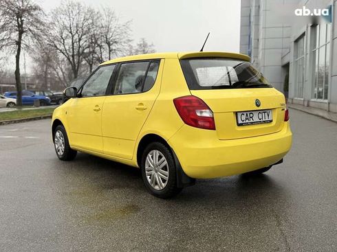 Skoda Fabia 2012 - фото 5