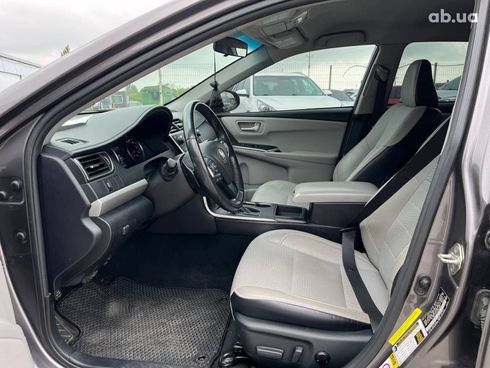 Toyota Camry 2016 серый - фото 15