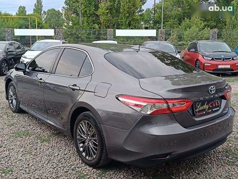 Toyota Camry 2019 - фото 6