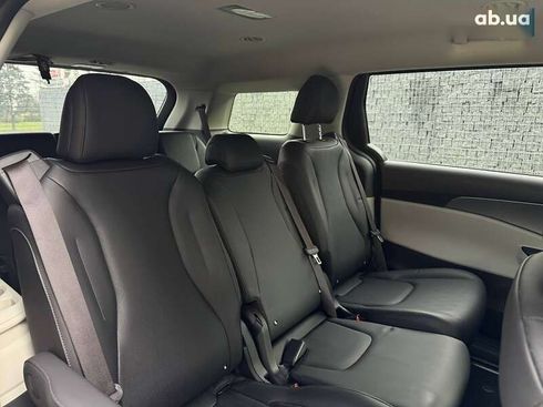 Kia Carnival 2023 - фото 19