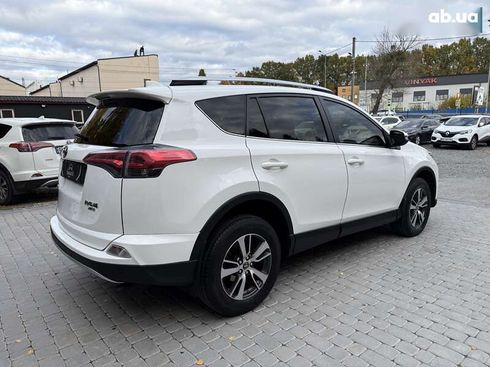 Toyota RAV4 2017 - фото 13