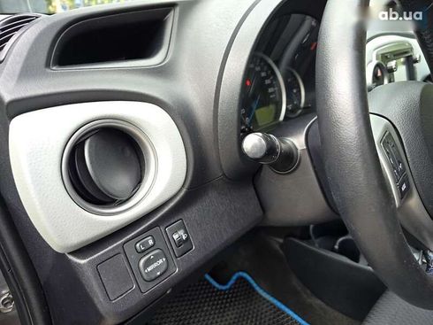 Toyota Yaris 2013 - фото 17