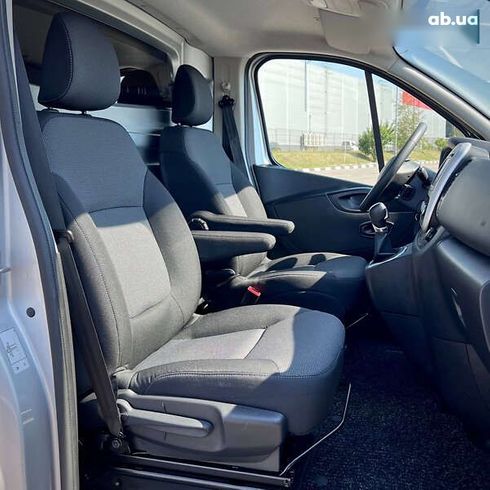 Renault Trafic 2021 - фото 19