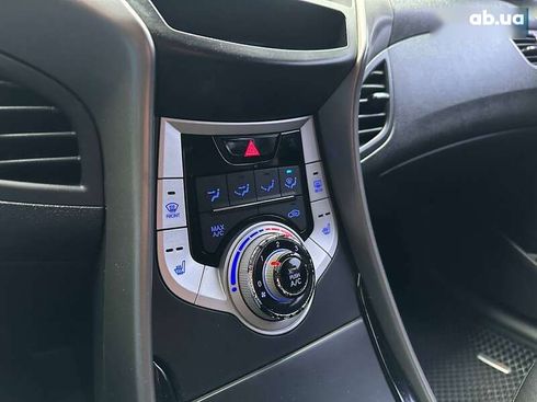 Hyundai Elantra 2012 - фото 21