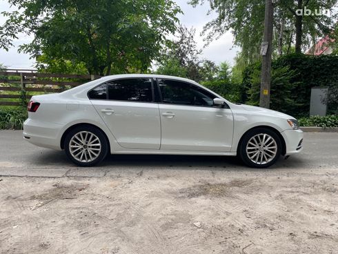 Volkswagen Jetta 2016 белый - фото 6