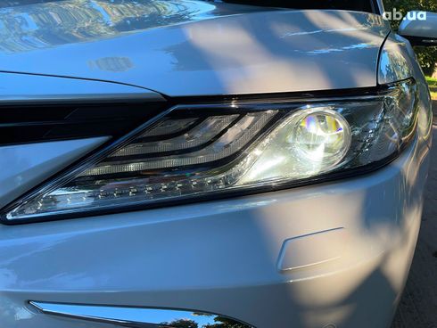 Toyota Camry 2022 белый - фото 45