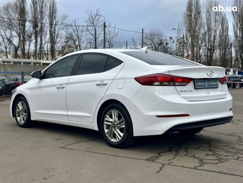 Hyundai Elantra 2016 белый - фото 9