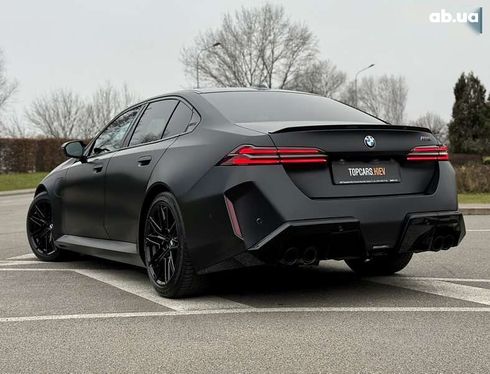 BMW M5 2024 - фото 12