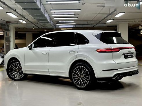 Porsche Cayenne 2019 - фото 30