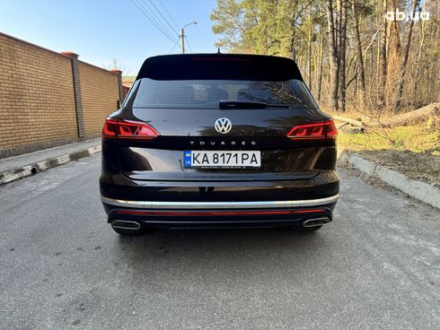 Volkswagen Touareg 2018 коричневый - фото 2